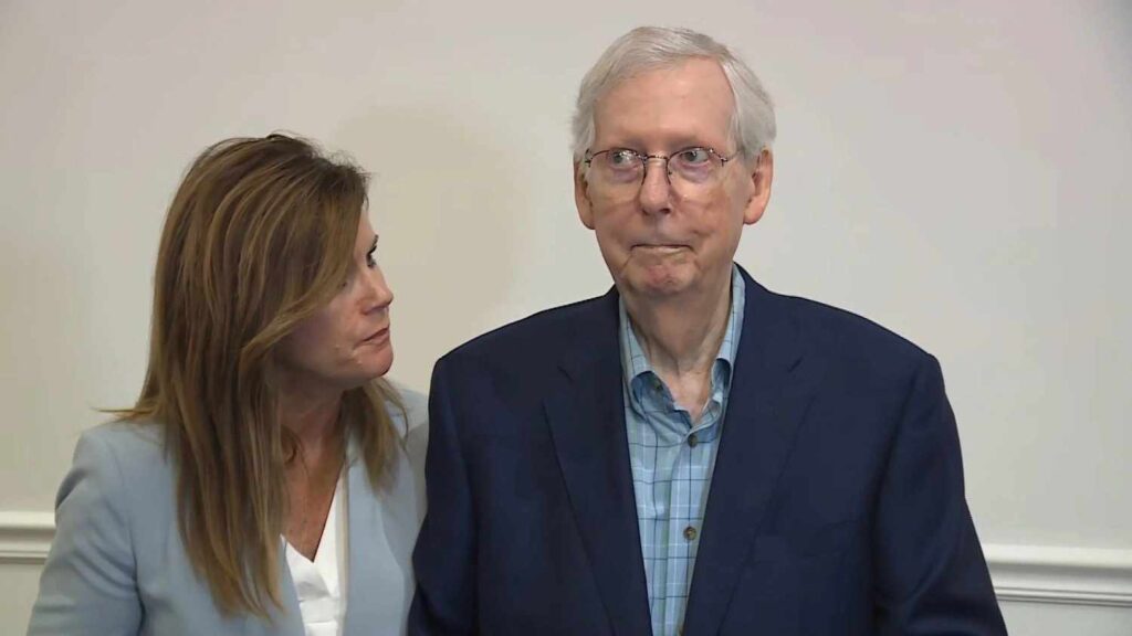 Mitch McConnell appeared to freeze during a conversation with journalists