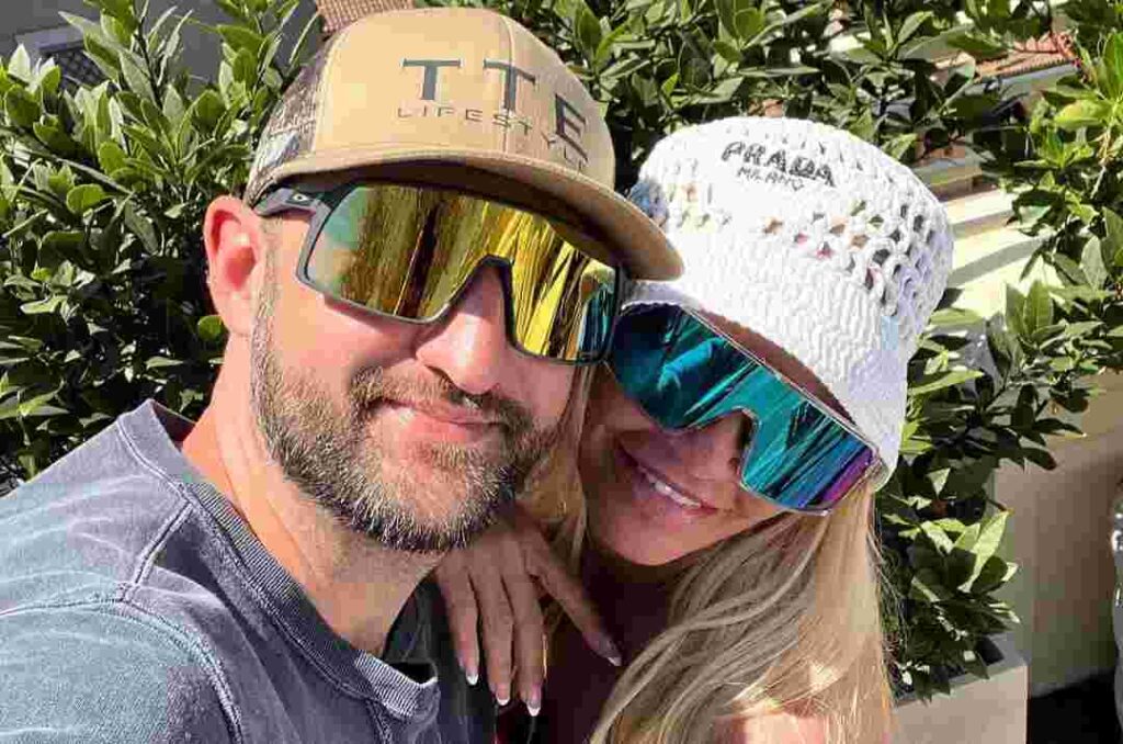 Kristin Chenoweth and Josh Bryant married in an intimate ceremony