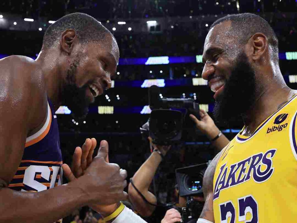 Kevin Durant and LeBron James during the match between Phoenix Suns and Los Angeles Lakers