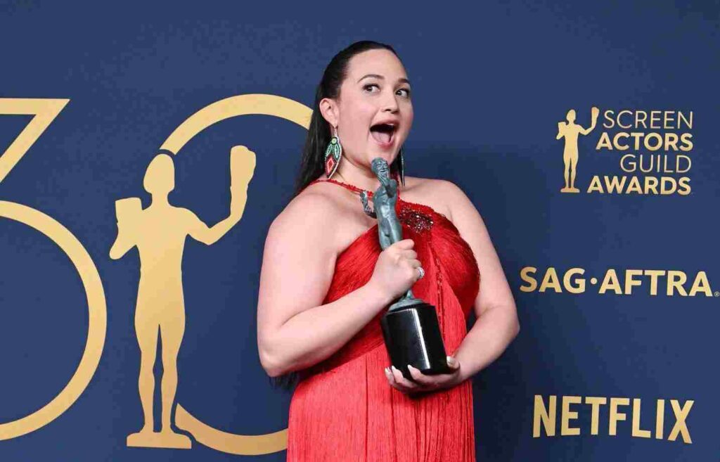 Lily Gladstone with her trophy