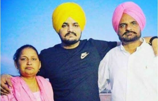 Sidhu Moosewala with his parents