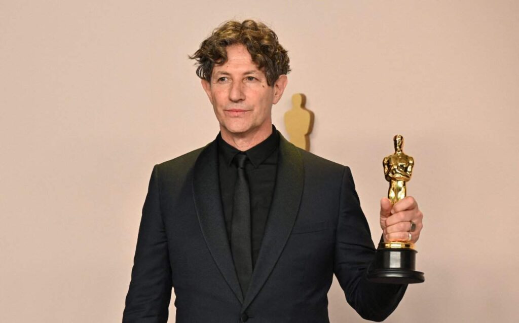 Jonathan Glazer receives Oscar