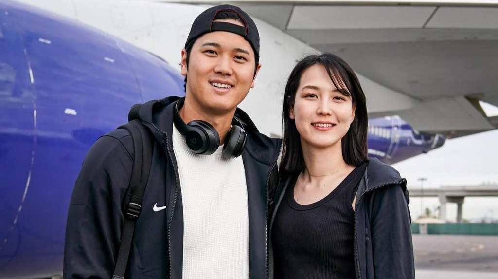 Shohei Ohtani with his wife Mamiko Tanaka